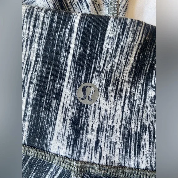 Lululemon Wunder Under Crop II *Full-On Luon in Heat Wave White Black ~ Size 6 - Picture 8 of 9